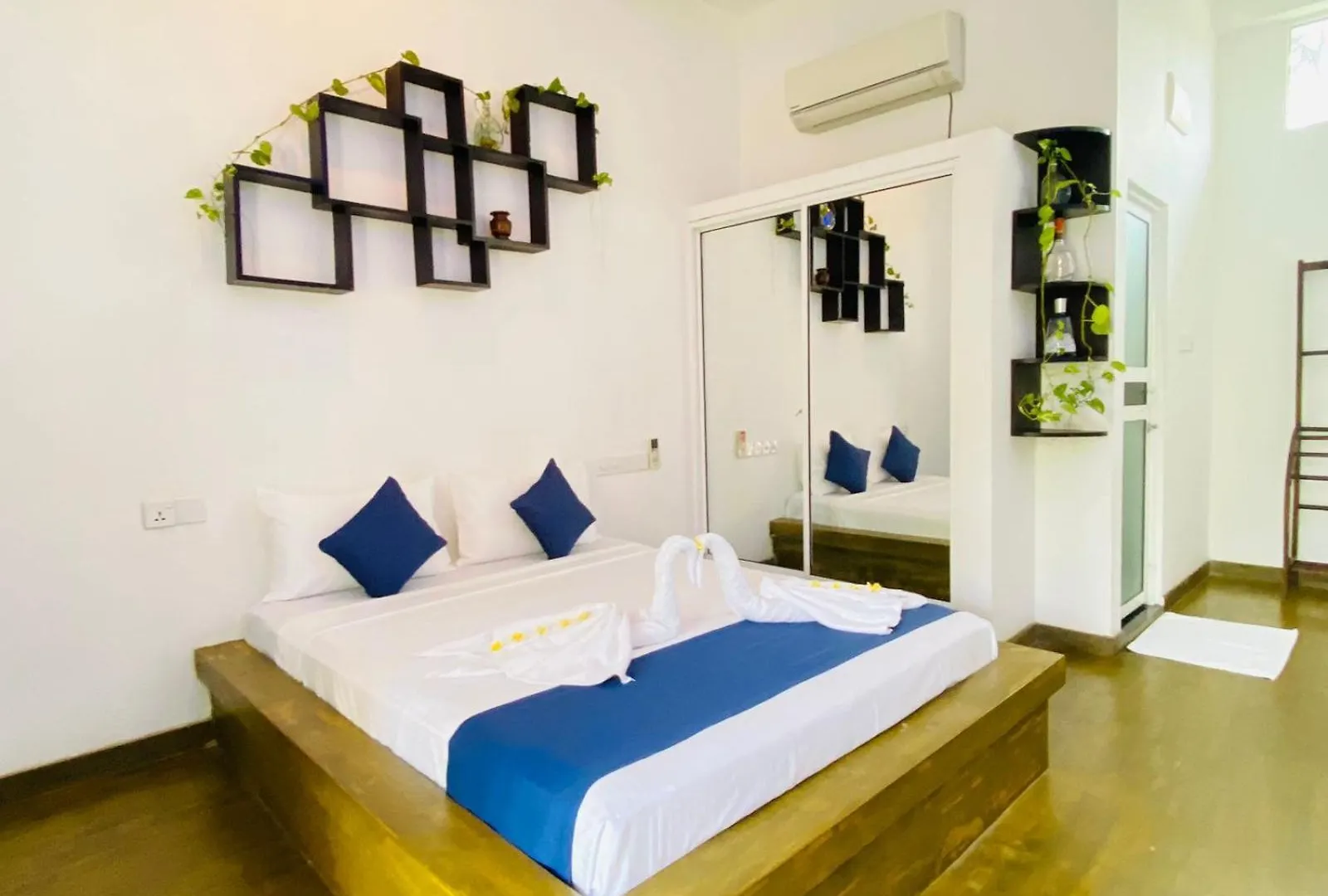 Sun Breeze Negombo 호텔