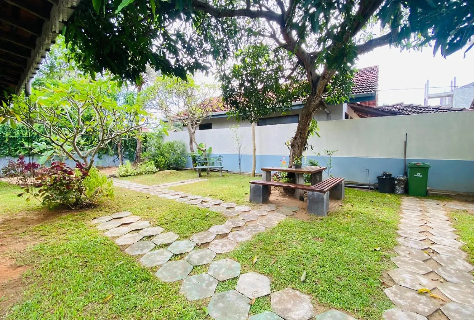 Sun Breeze Negombo 호텔 게스트하우스
